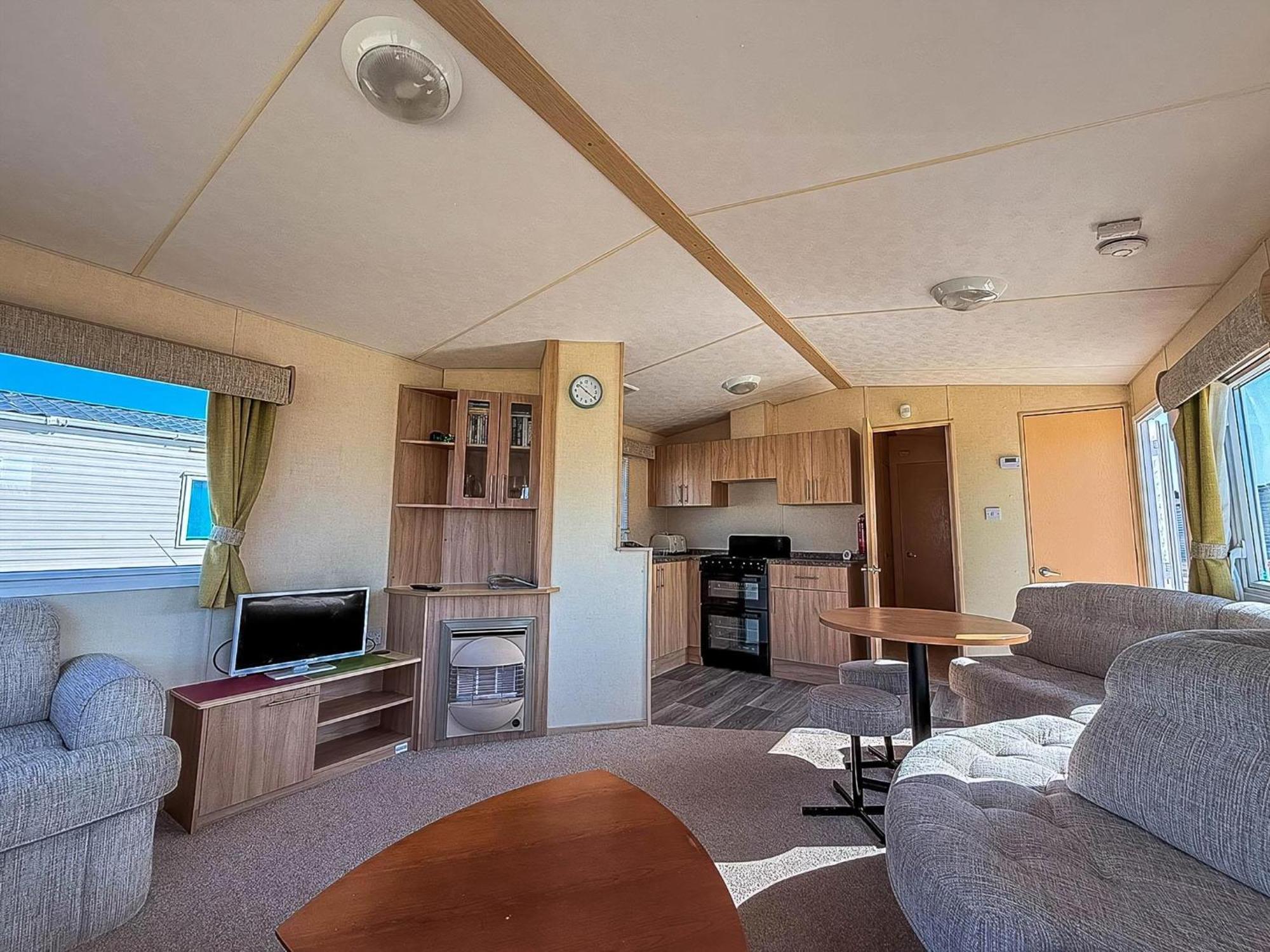 Lovely 6 Berth Caravan Nearby In Norfolk Ref 23071t