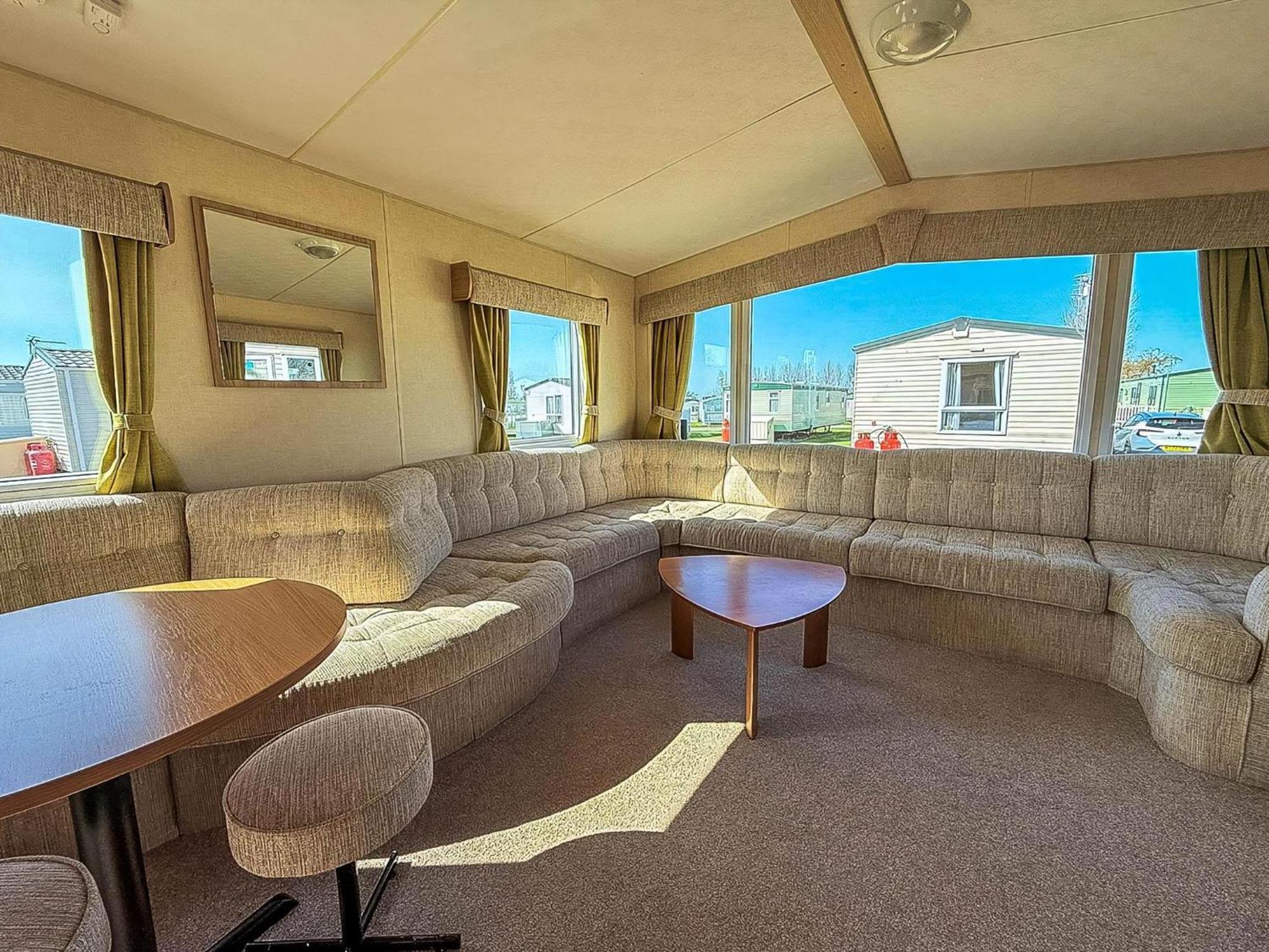 Lovely 6 Berth Caravan Nearby In Norfolk Ref 23071t Campsite Hunstanton