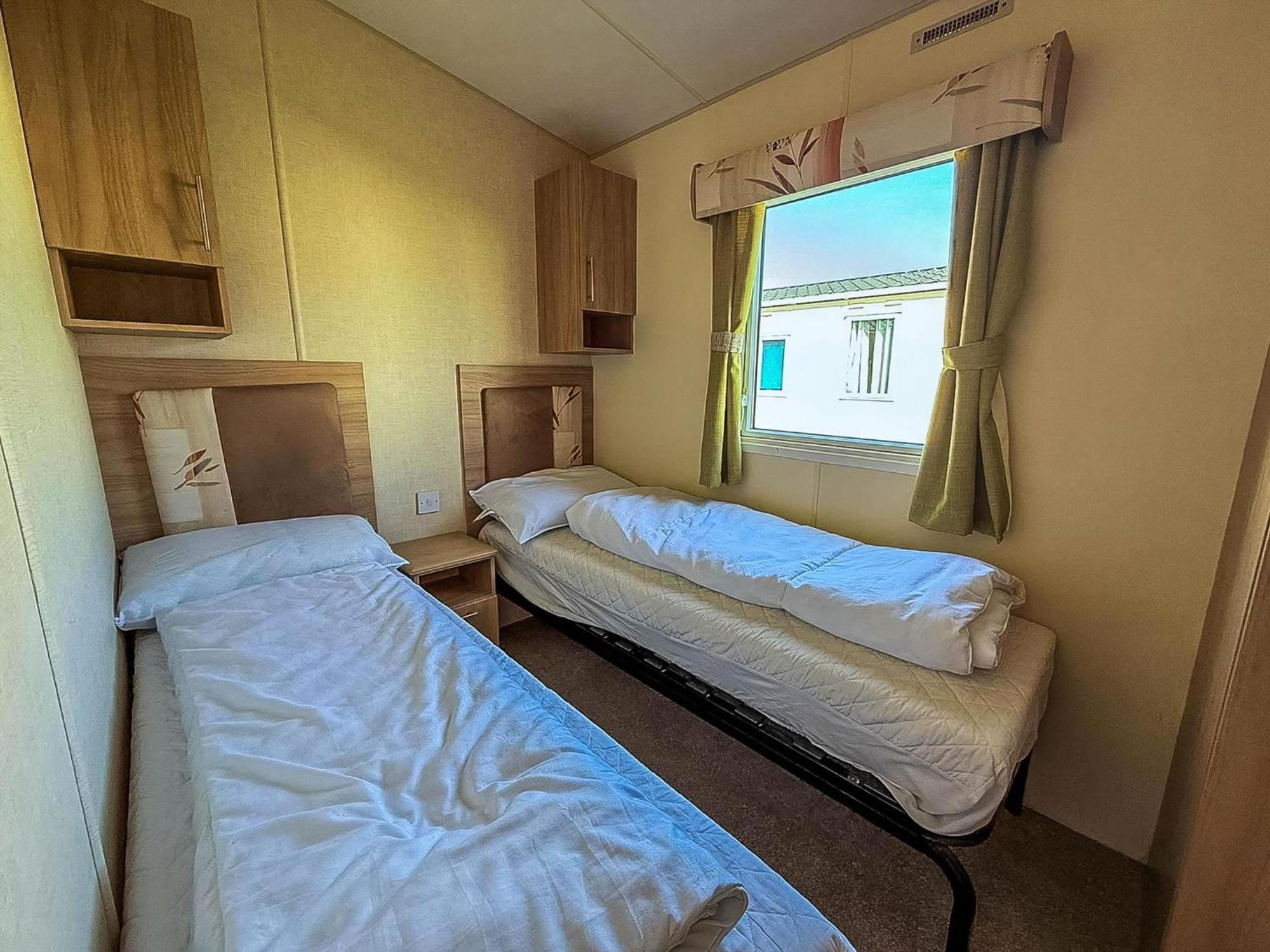 Lovely 6 Berth Caravan Nearby In Norfolk Ref 23071t * Hunstanton