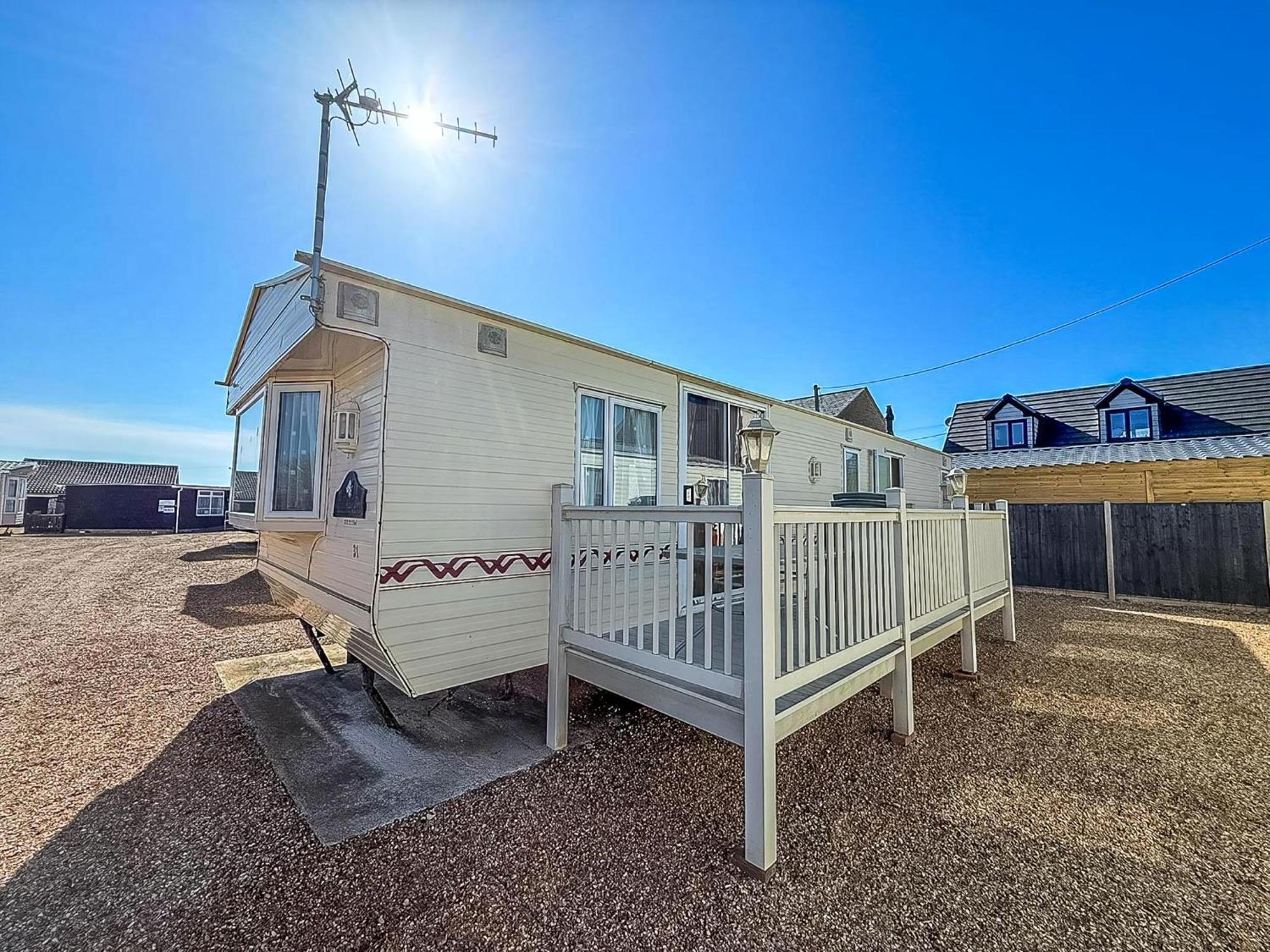 6 Berth Caravan In Hunstanton, Ideal For Seaside Holidays Ref 13004l Campsite *