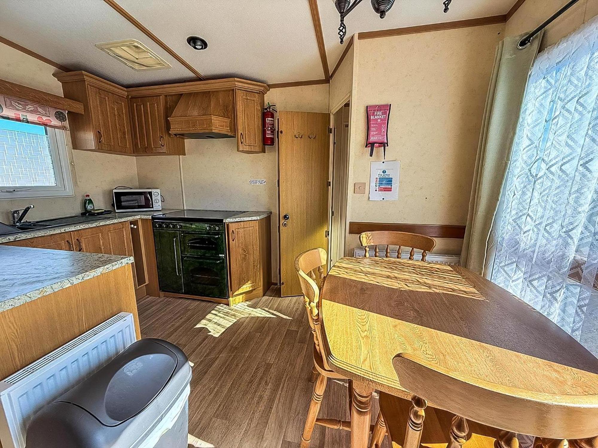 6 Berth Caravan By The In In Norfolk, Pets Welcome Ref 13009l Campsite Hunstanton