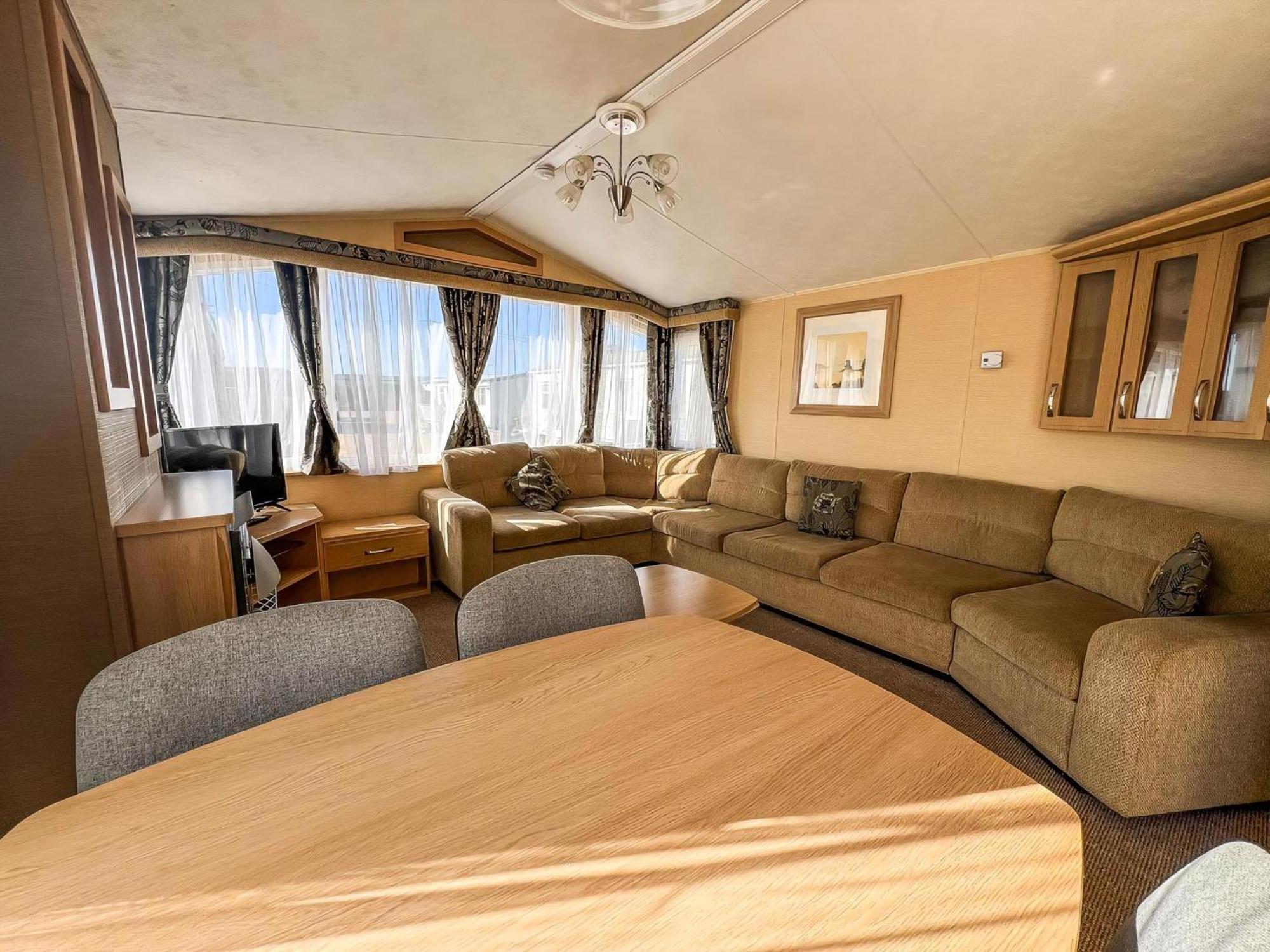 6 Berth Pet Friendly Caravan By Beach, Norfolk Ref 13012l * Hunstanton
