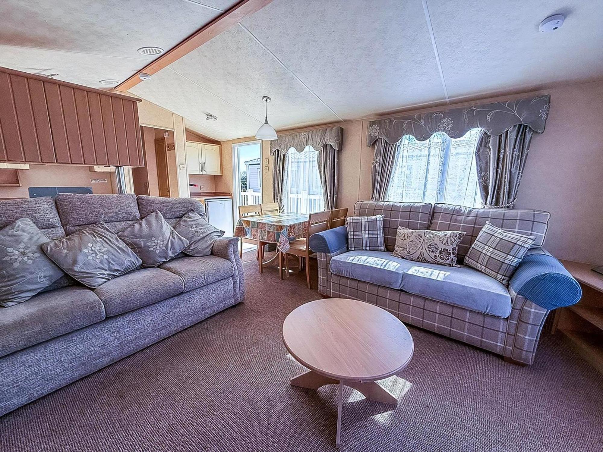 4 Berth Nearby In Norfolk Ref 13018l