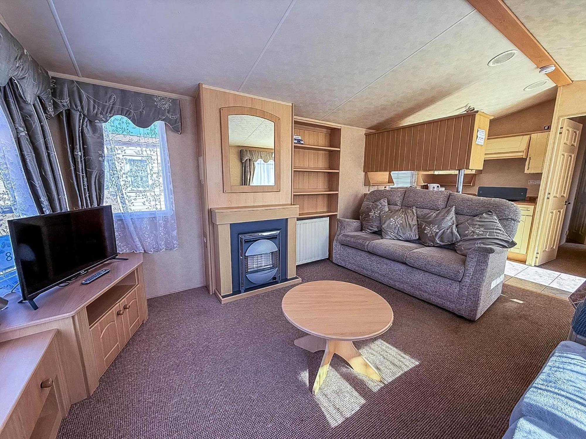 4 Berth Nearby In Norfolk Ref 13018l *