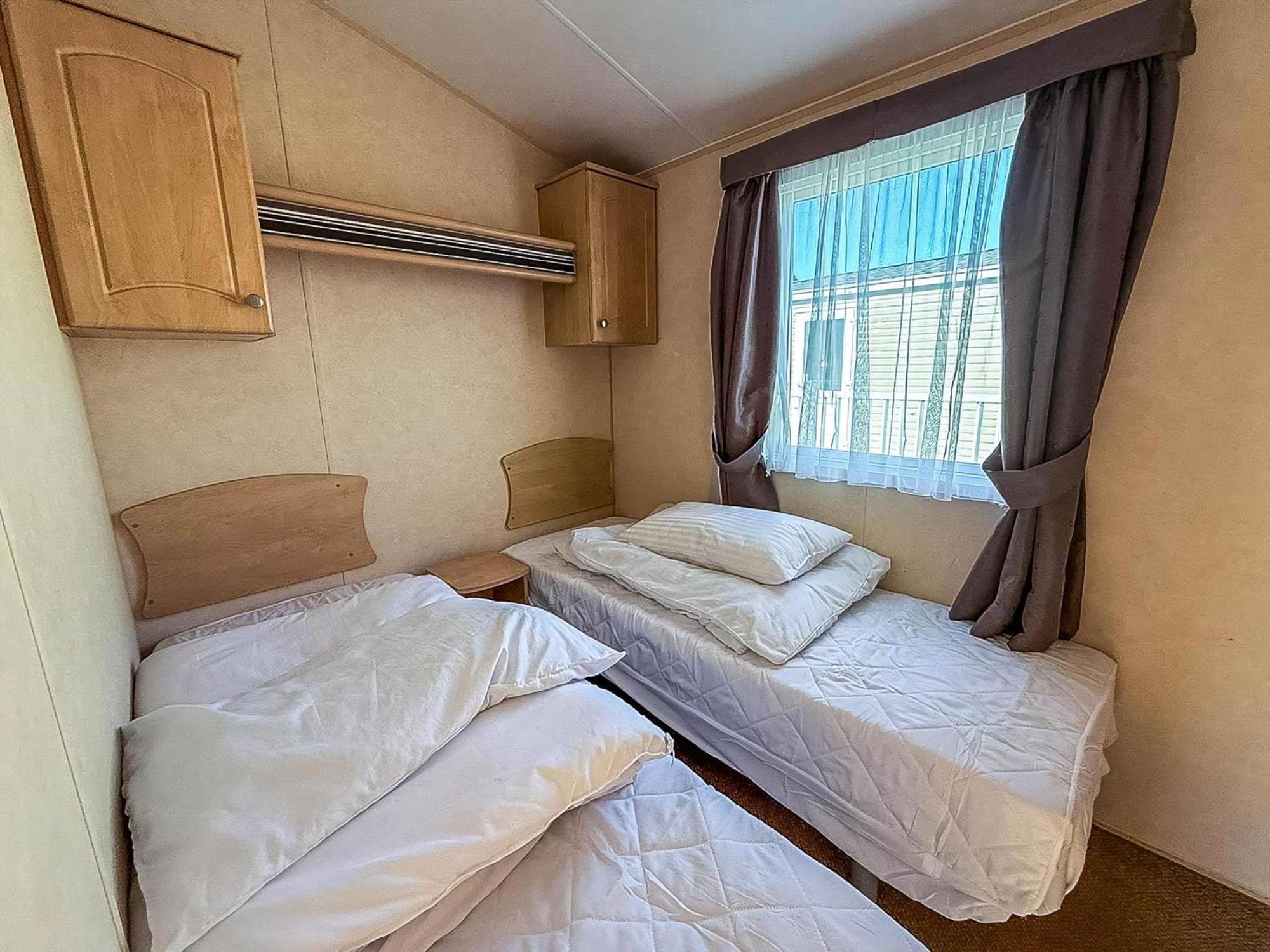 6 Berth Pet Friendly Static Caravan By Ref 13011l Hunstanton