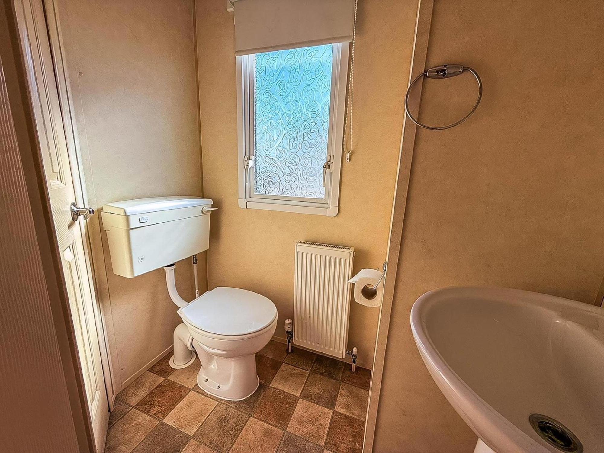6 Berth Pet Friendly Static Caravan By Ref 13011l Campsite *