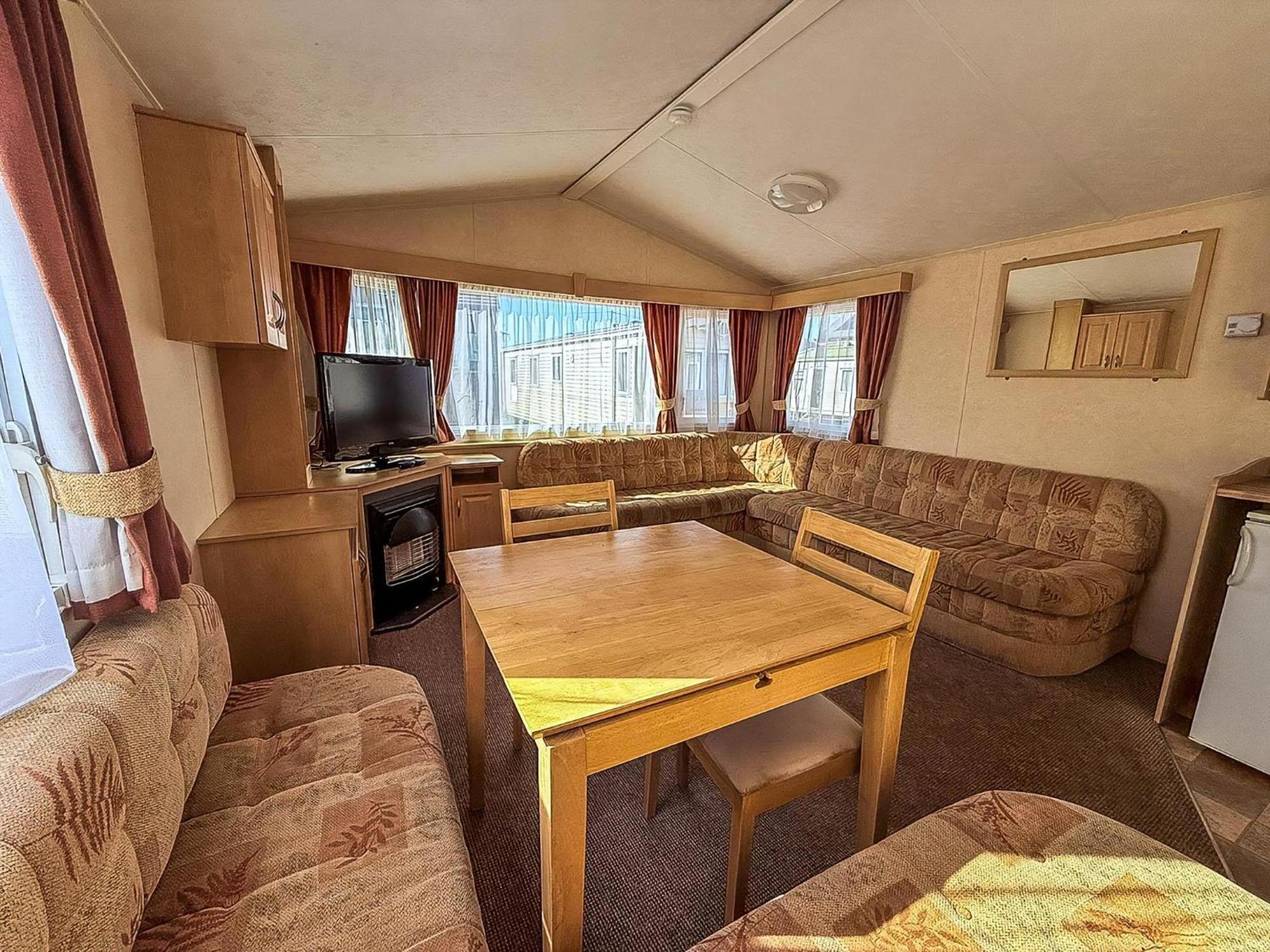 6 Berth Pet Friendly Static Caravan By Ref 13011l * Hunstanton