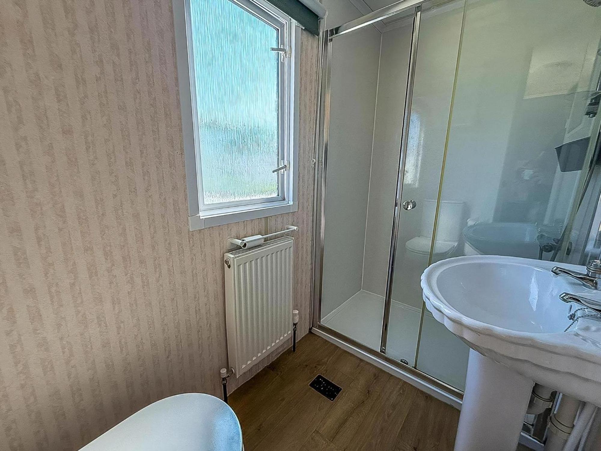 Spacious Caravan For Hire In At Manor Park Ref 23047b Campsite