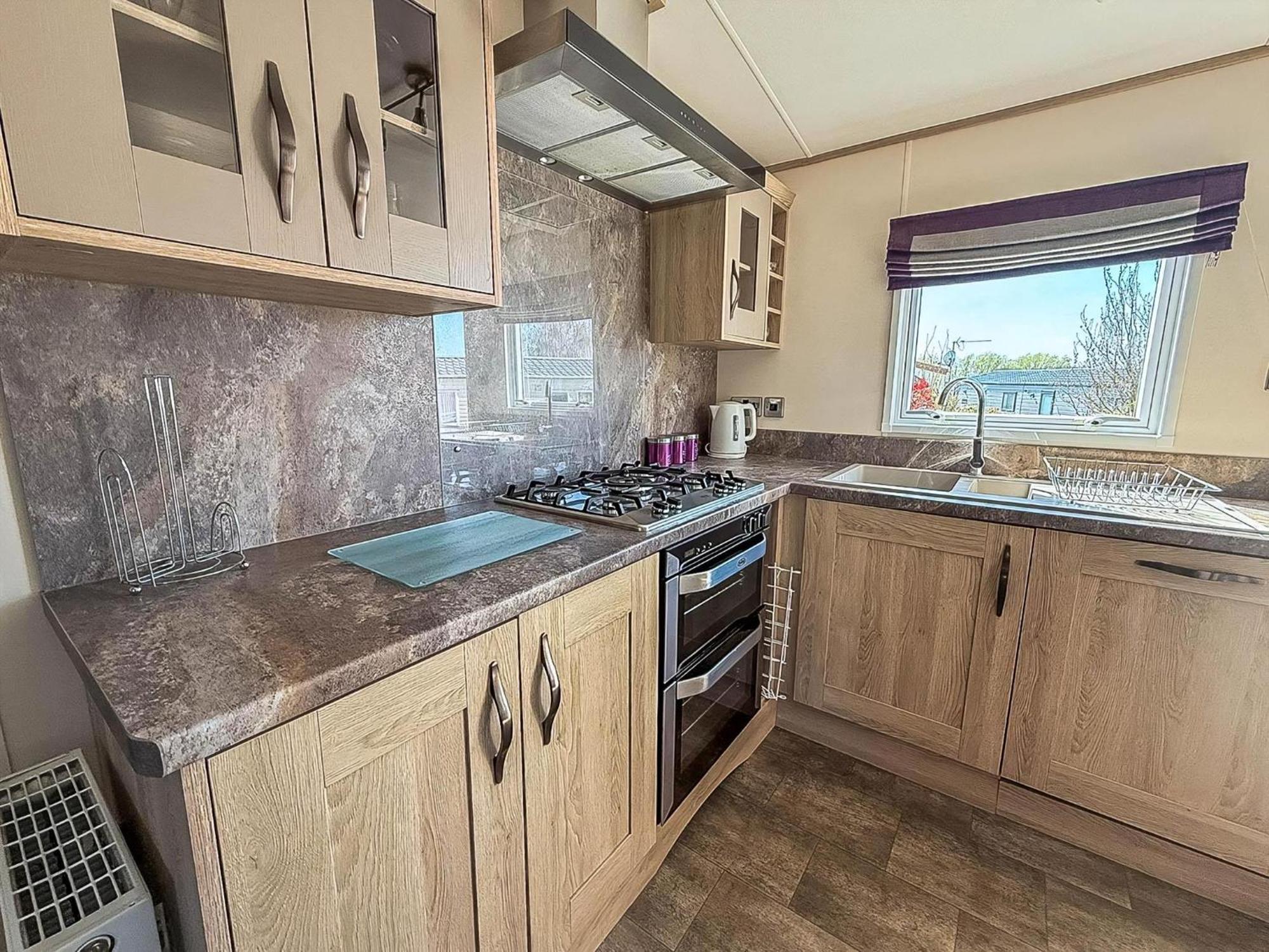 Beautiful At Manor Park In Ref 23018k *