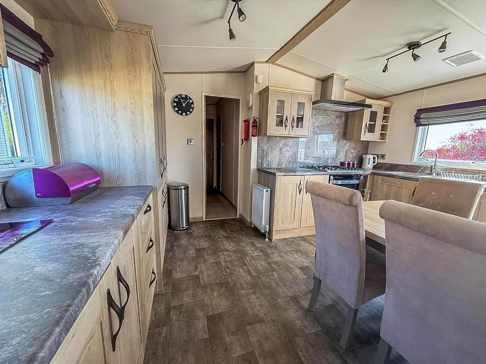 Beautiful At Manor Park In Ref 23018k