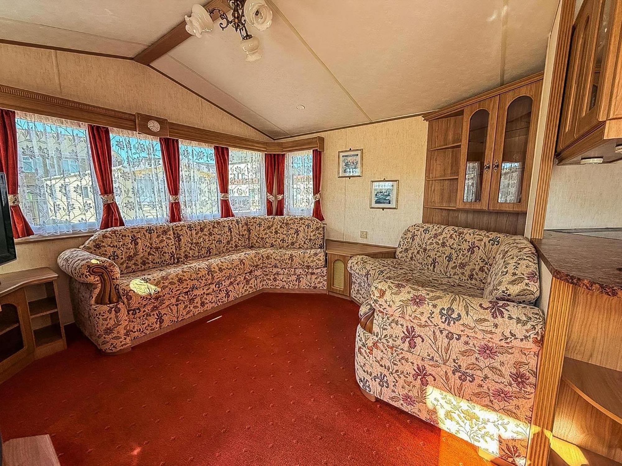 Campsite Great 6 Berth Caravan, Perfect For A In Ref 13007l Hunstanton