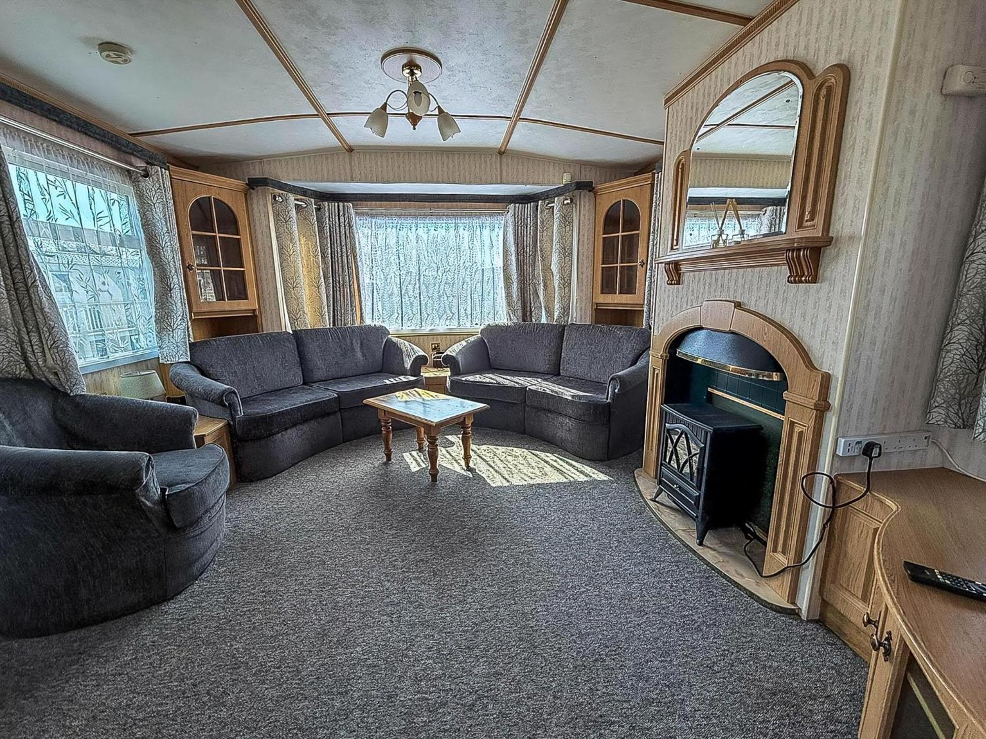 Spacious Caravan For Hire In At Manor Park Ref 23047b