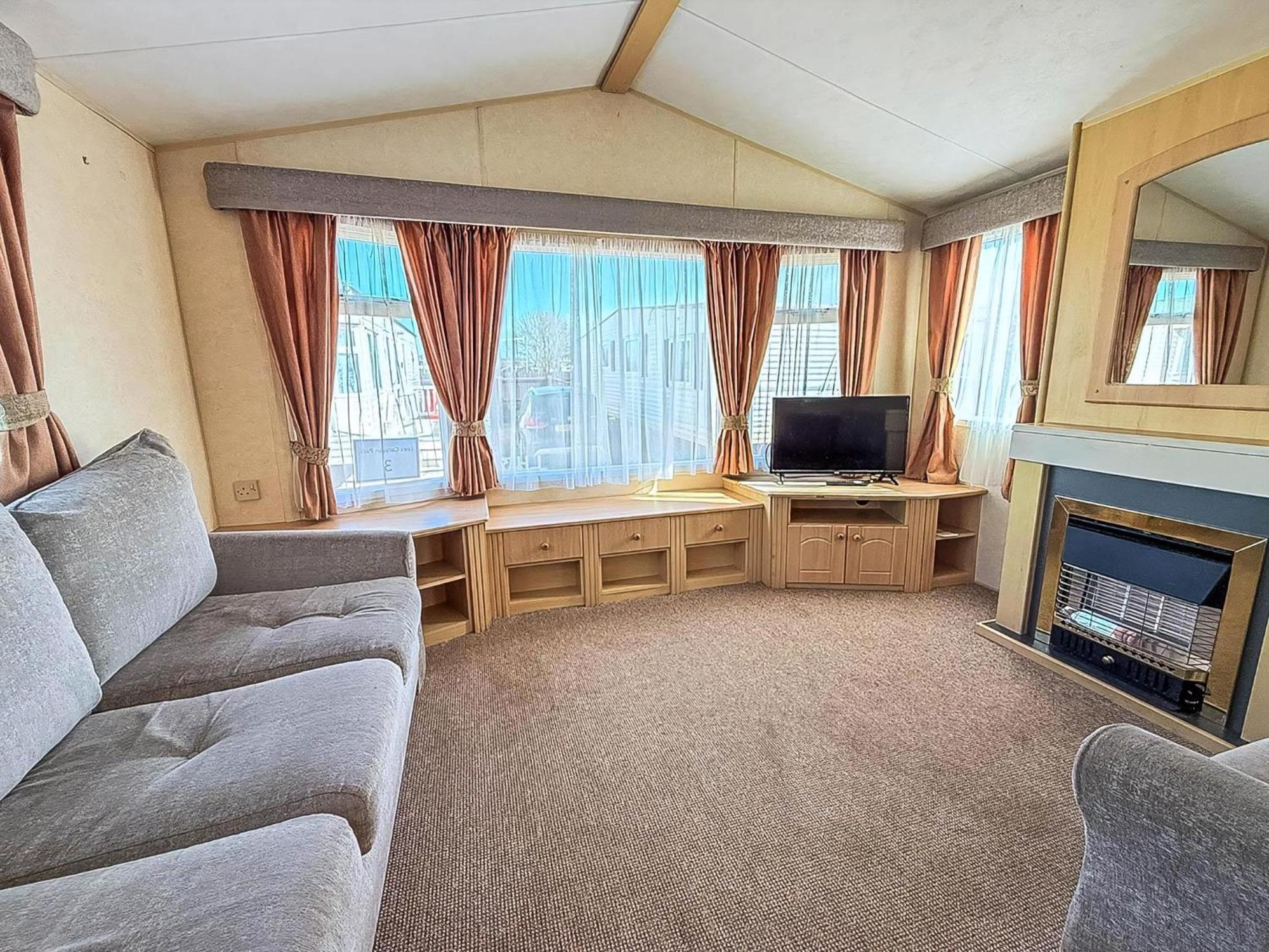 Campsite Dog Friendly 8 Berth Caravan, Minutes From The In Ref 13003l
