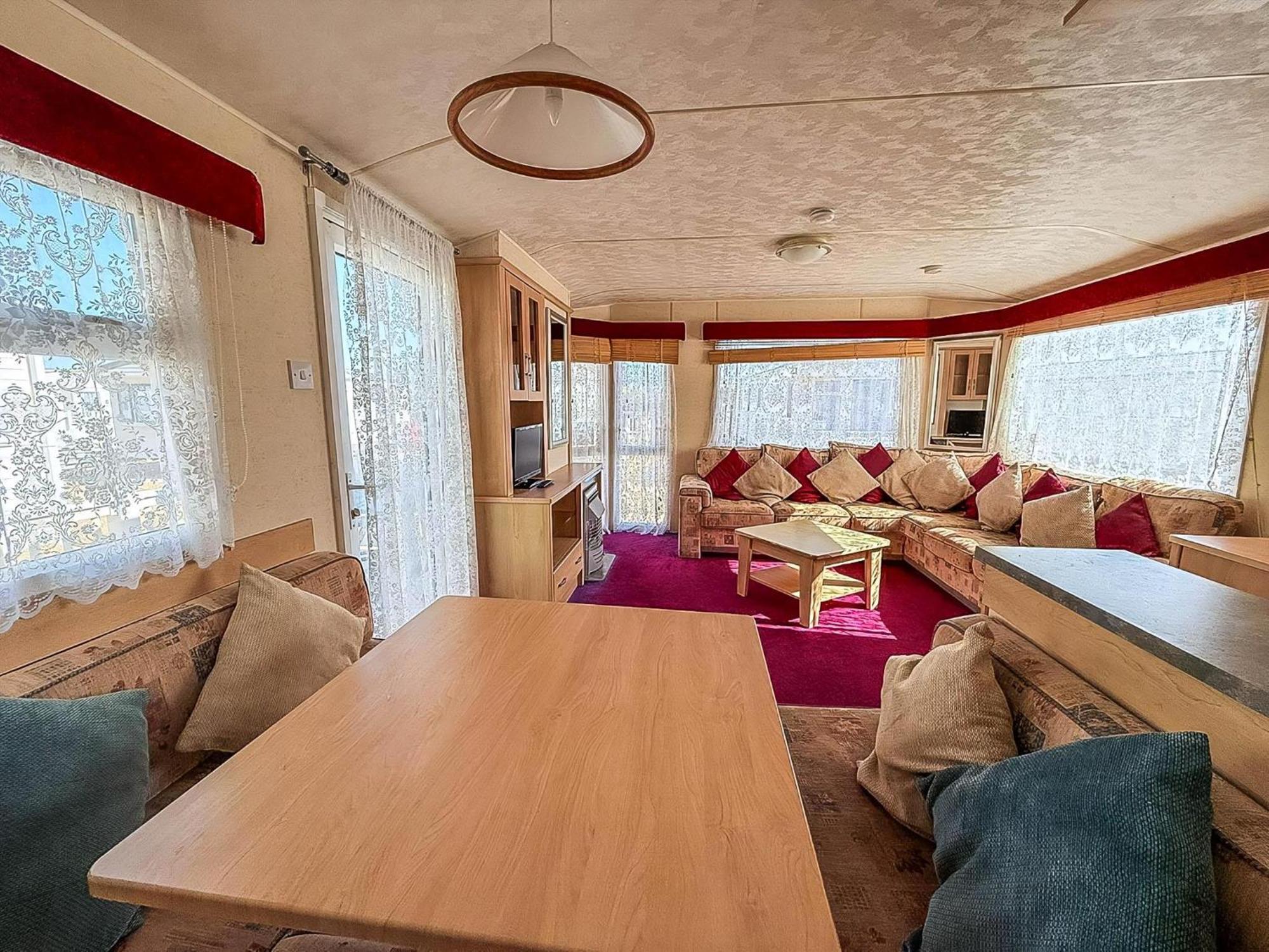 6 Berth Caravan For Hire At Lees In Ref 13006l Campsite *