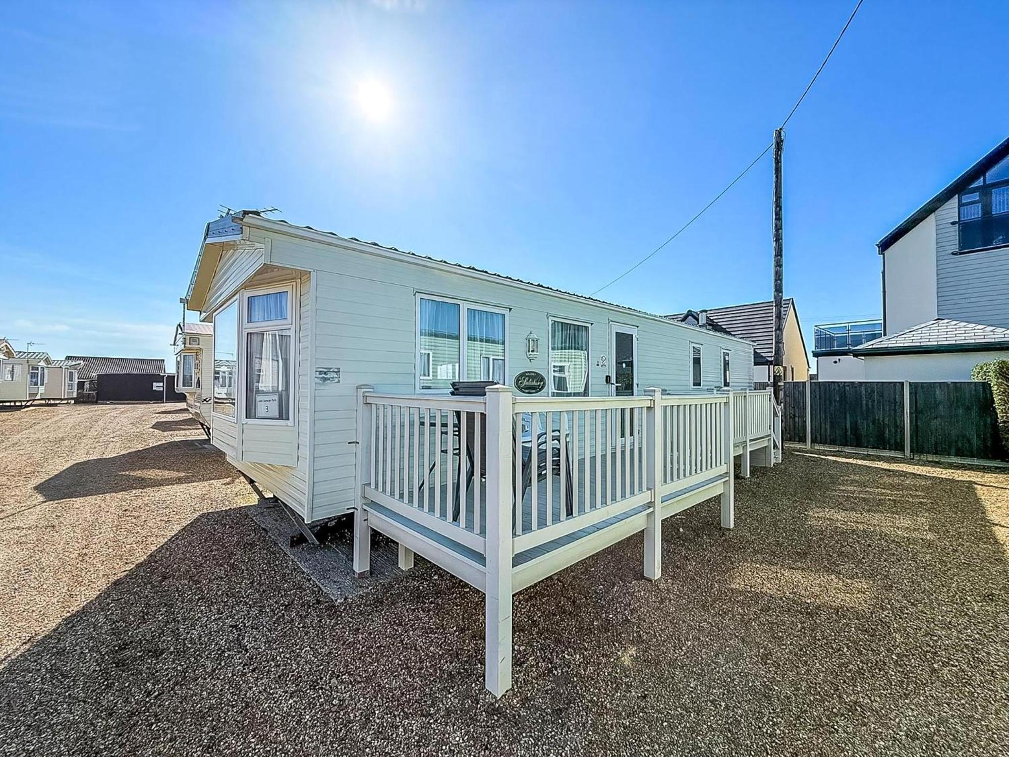 Dog Friendly 8 Berth Caravan, Minutes From The In Ref 13003l *
