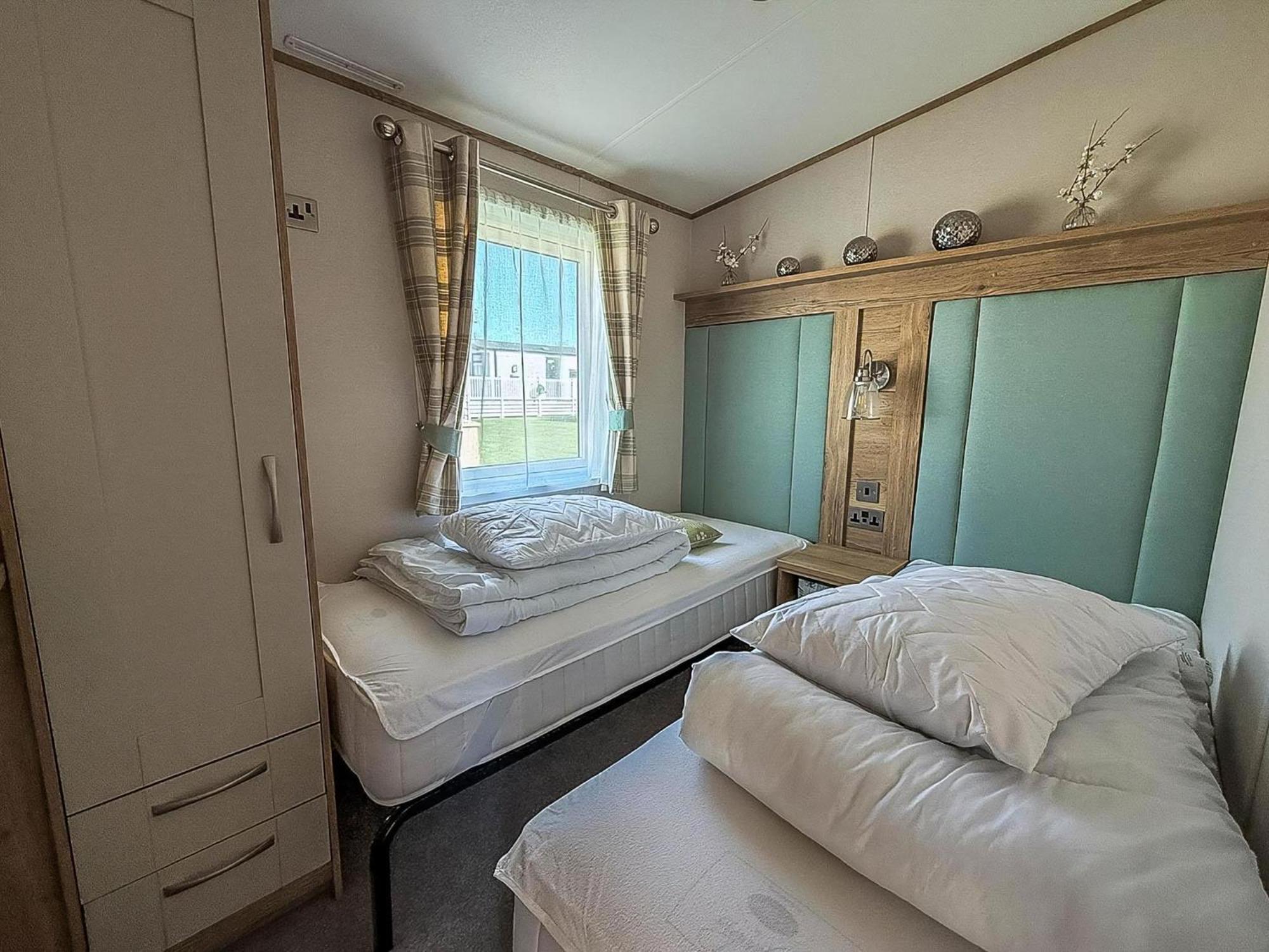 Amazing Caravan With Decking At Manor Park In Ref 23010ha Campsite