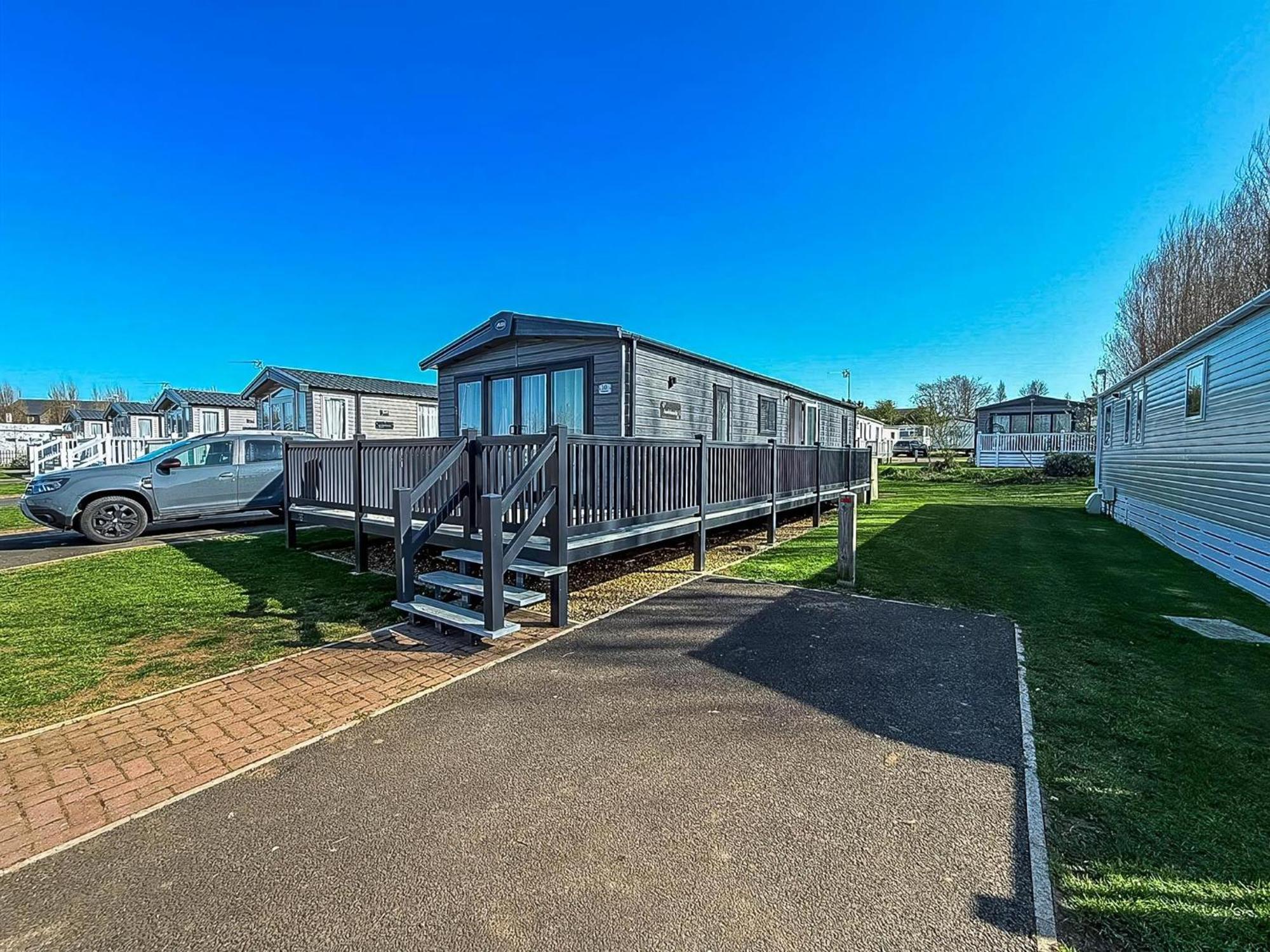 Campsite Amazing Caravan With Decking At Manor Park In Ref 23010ha Hunstanton