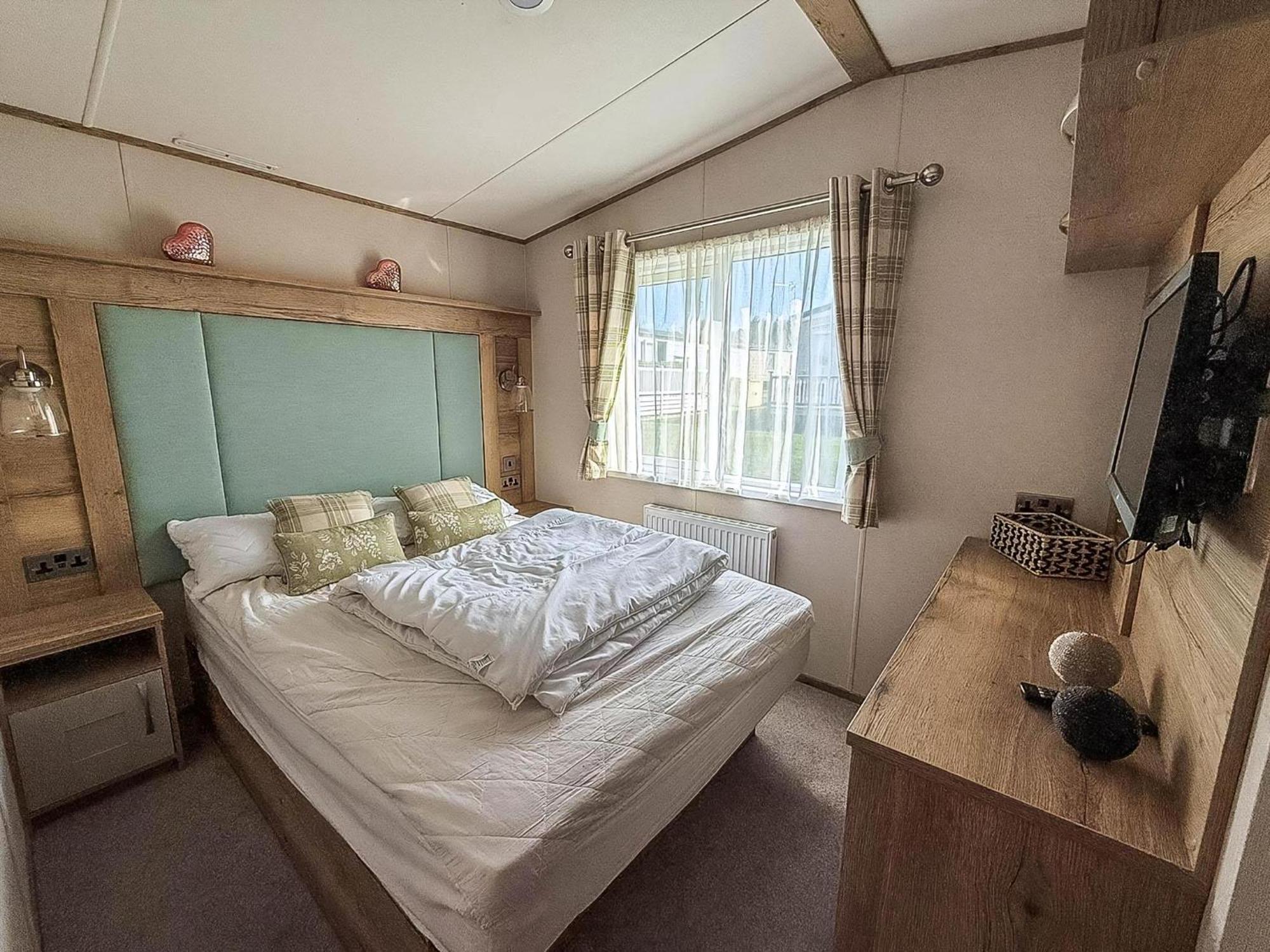 Campsite Amazing Caravan With Decking At Manor Park In Ref 23010ha