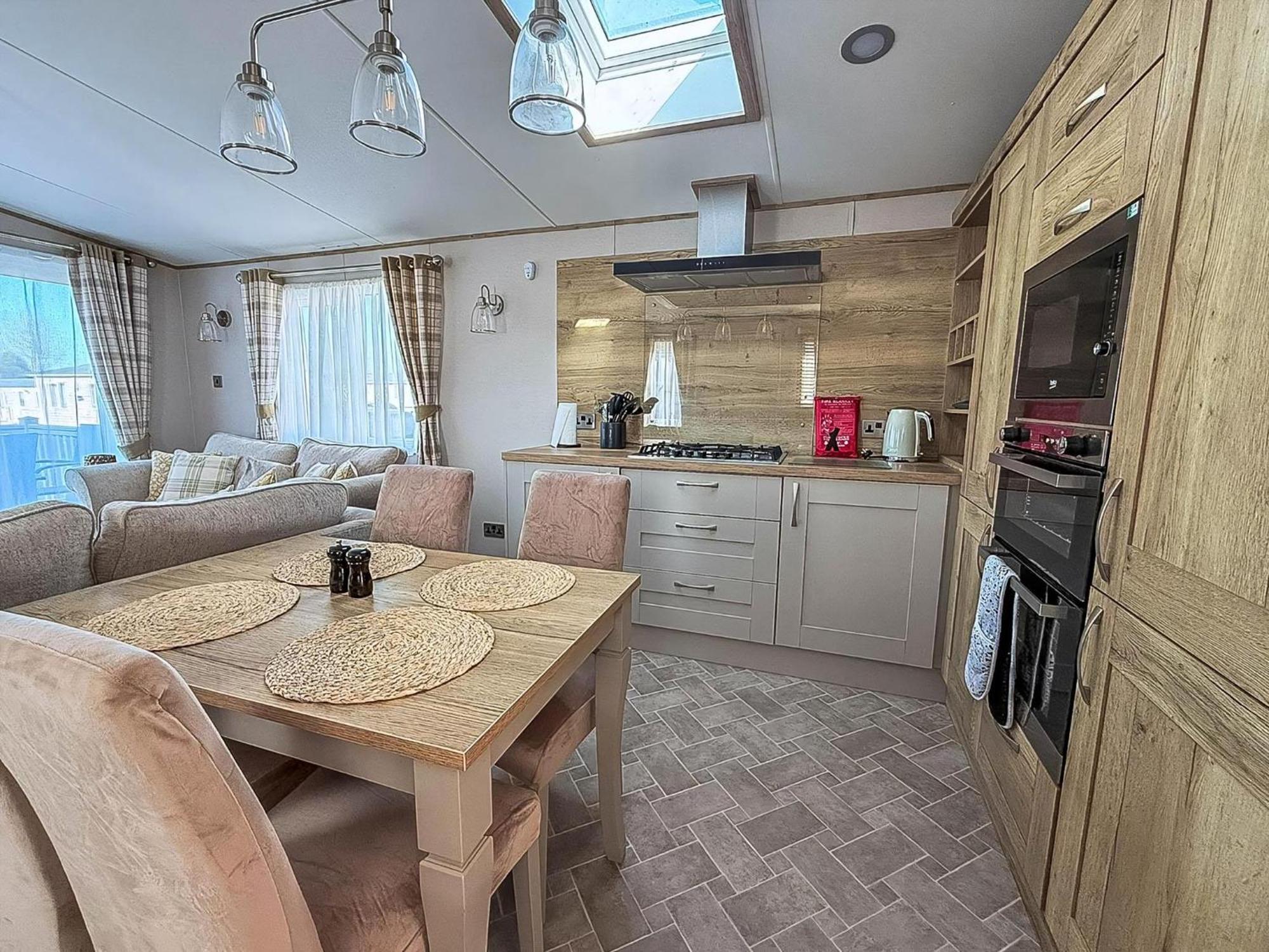 Amazing Caravan With Decking At Manor Park In Ref 23010ha *