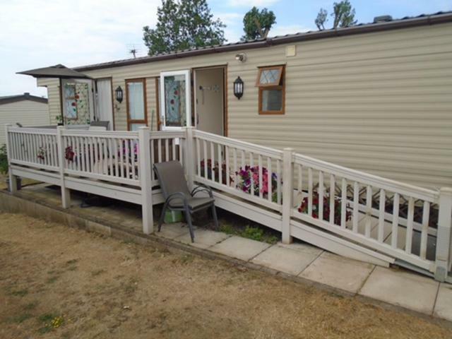 Heacham Golden Sunset Pets Go Free Linen Included *