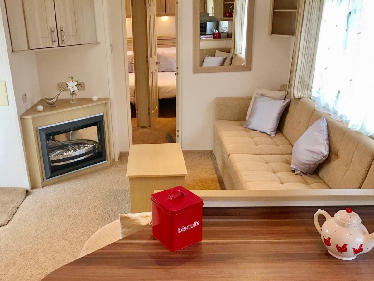 Heacham Golden Sunset Pets Go Free Linen Included Holiday home