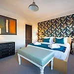 No33 Number 5 Boutique Cottage