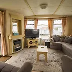 Superb Caravan With Decking Close To Hunstanton Beach In Norfolk Ref 23060S