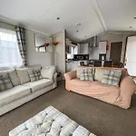 Stunning Dog Friendly Caravan At Manor Park, Hunstanton In Norfolk Ref 23188K