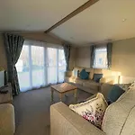 Stunning Caravan For Hire Nearby Hunstanton Beach In Norfolk Ref 23050S