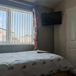 Manor Park Dog Friendly 2 Bed, 6 Berth Lodge With Decking 600 Yard\'S From The Beach In Hunstanton