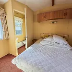 6 Berth Caravan For Hire In Hunstanton By The Beach In Norfolk Ref 13002L