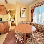 6 Berth Caravan For Hire In Hunstanton By The Beach In Norfolk Ref 13002L