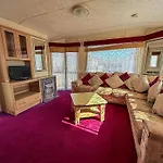 6 Berth Caravan For Hire At Lees Caravan Park In Hunstanton Ref 13006L