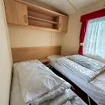 6 Berth Caravan For Hire At Lees Caravan Park In Hunstanton Ref 13006L