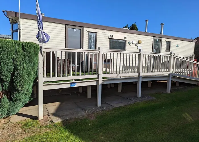 Superb Caravan With Decking Close To Hunstanton Beach In Norfolk Ref 23060S