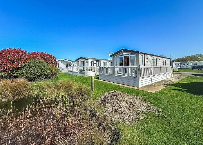 Stunning Caravan With Decking, Nearby Hunstanton Beach Ref 23232K