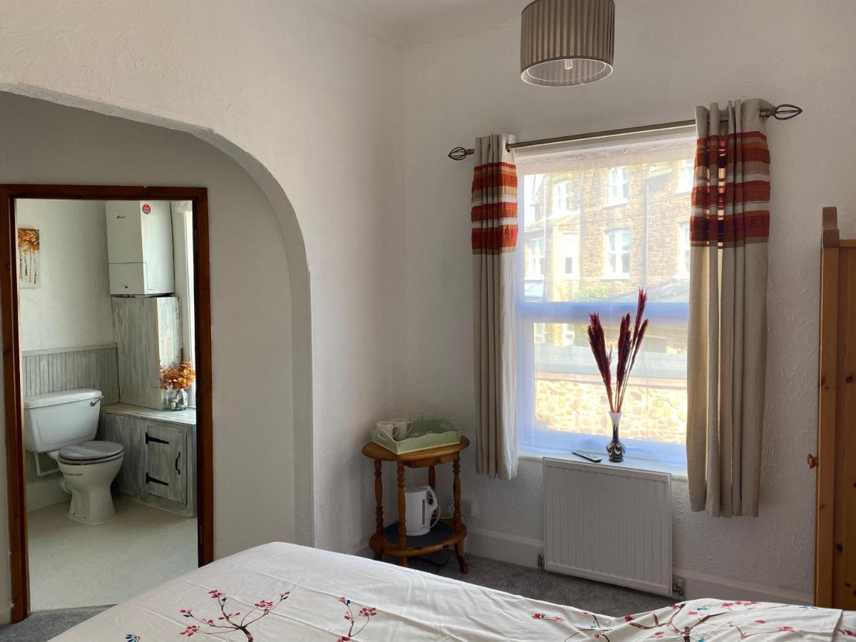 Crispin House Guest house *