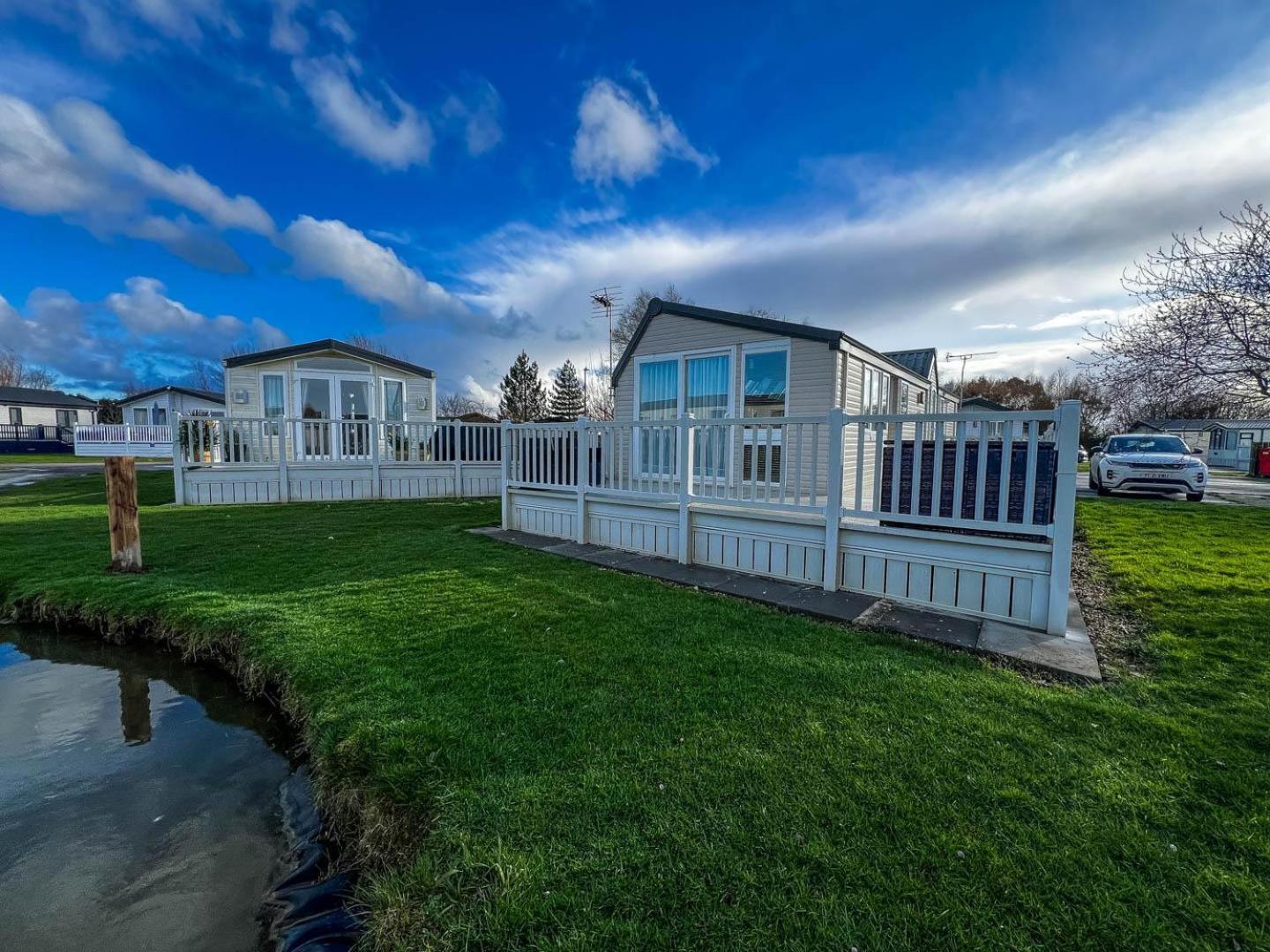 Great Caravan For Hire With Pond Views At Manor Park Holiday Park Ref 23228k * Hunstanton