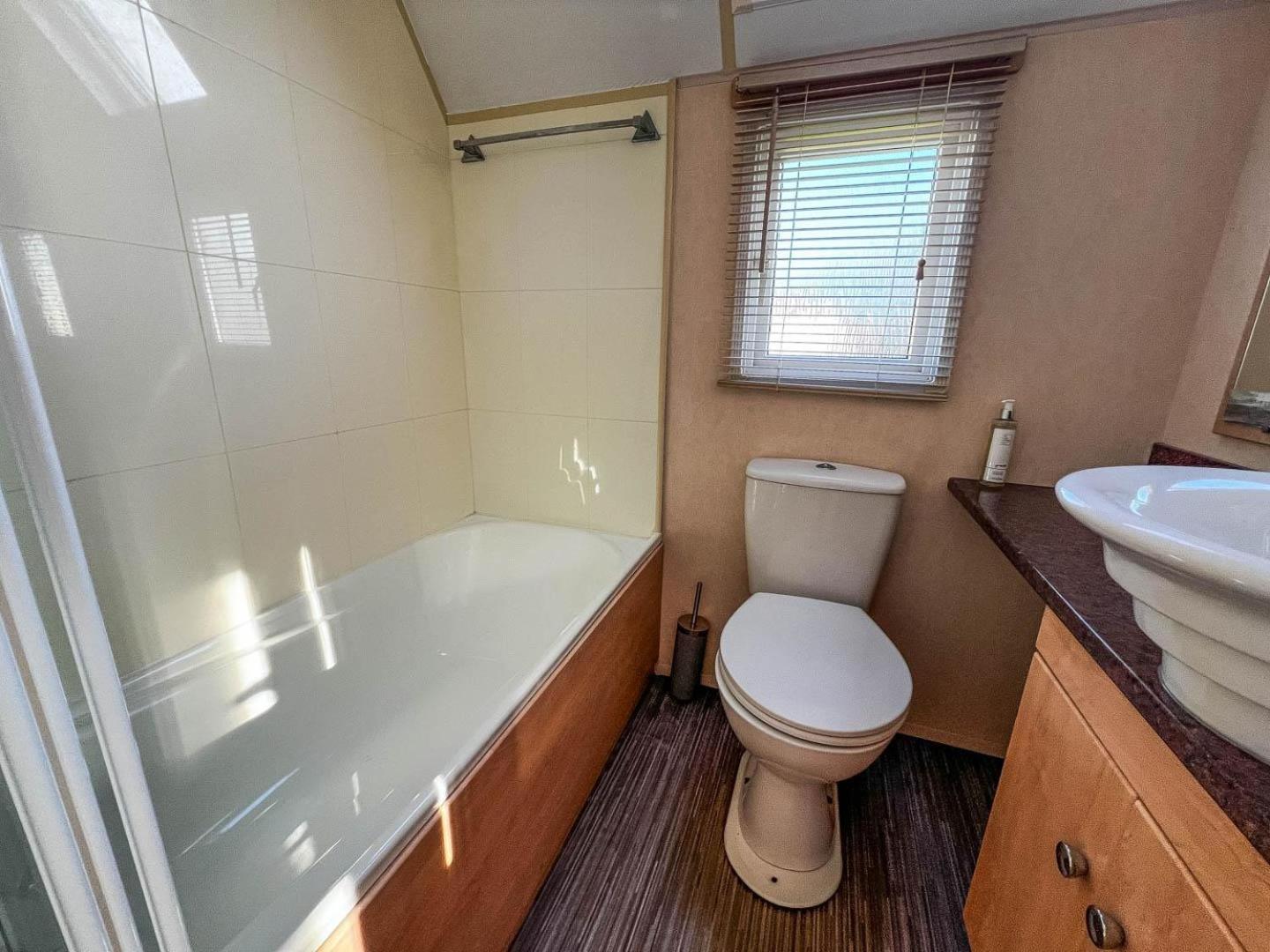 Great Caravan For Hire With Pond Views At Manor Park Holiday Park Ref 23228k Campsite Hunstanton
