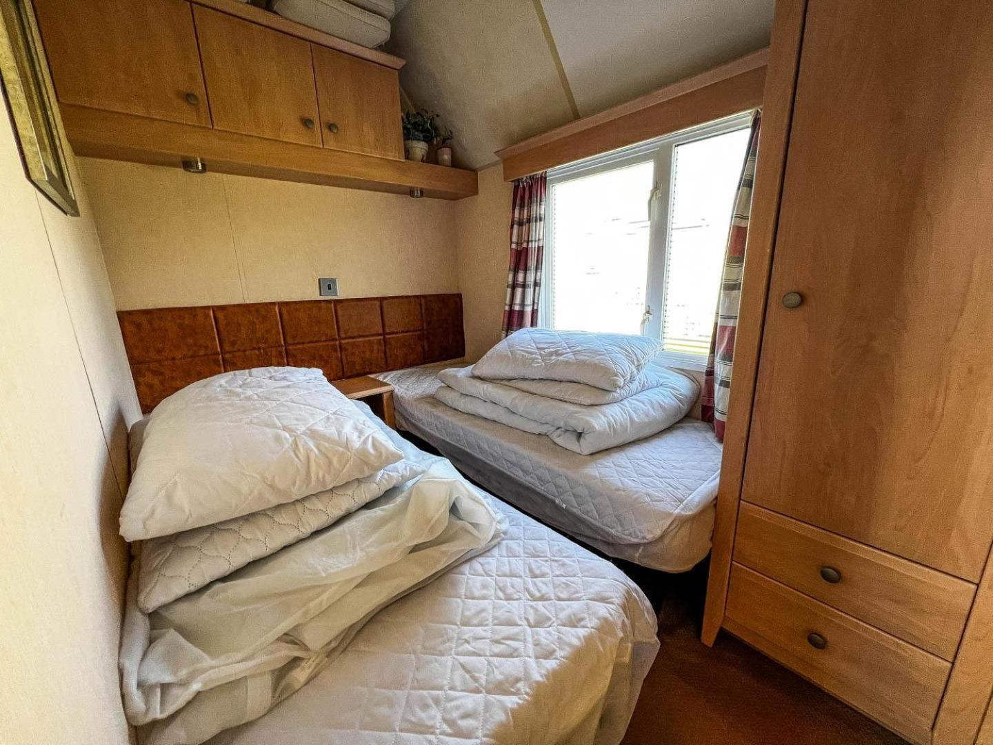 Great Caravan For Hire With Pond Views At Manor Park Holiday Park Ref 23228k Hunstanton