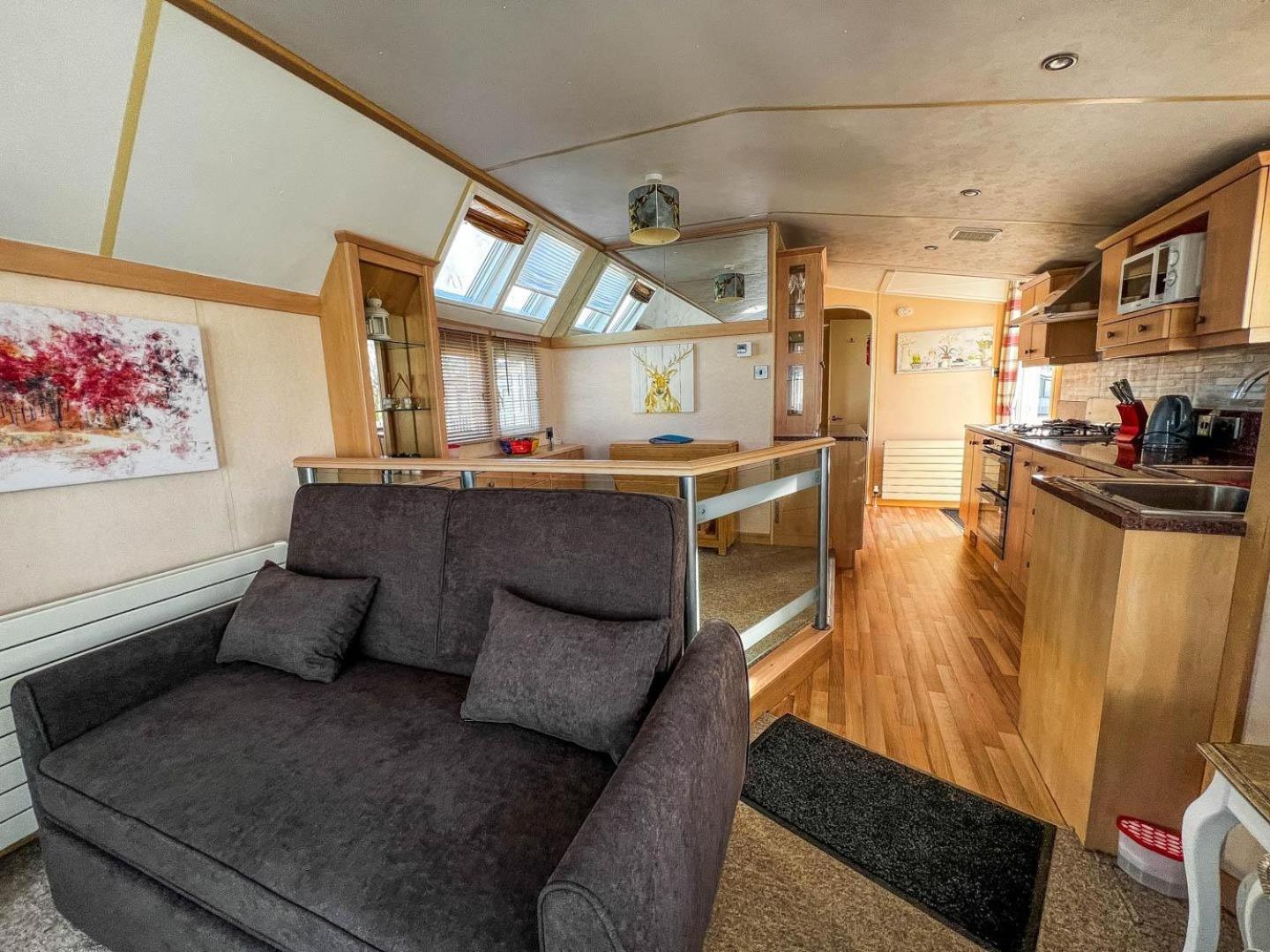 Campsite Great Caravan For Hire With Pond Views At Manor Park Holiday Park Ref 23228k Hunstanton
