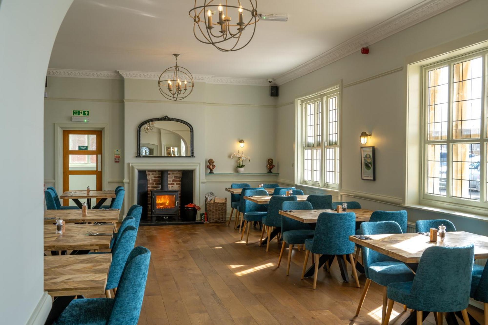 The Golden Lion Hotel 3*