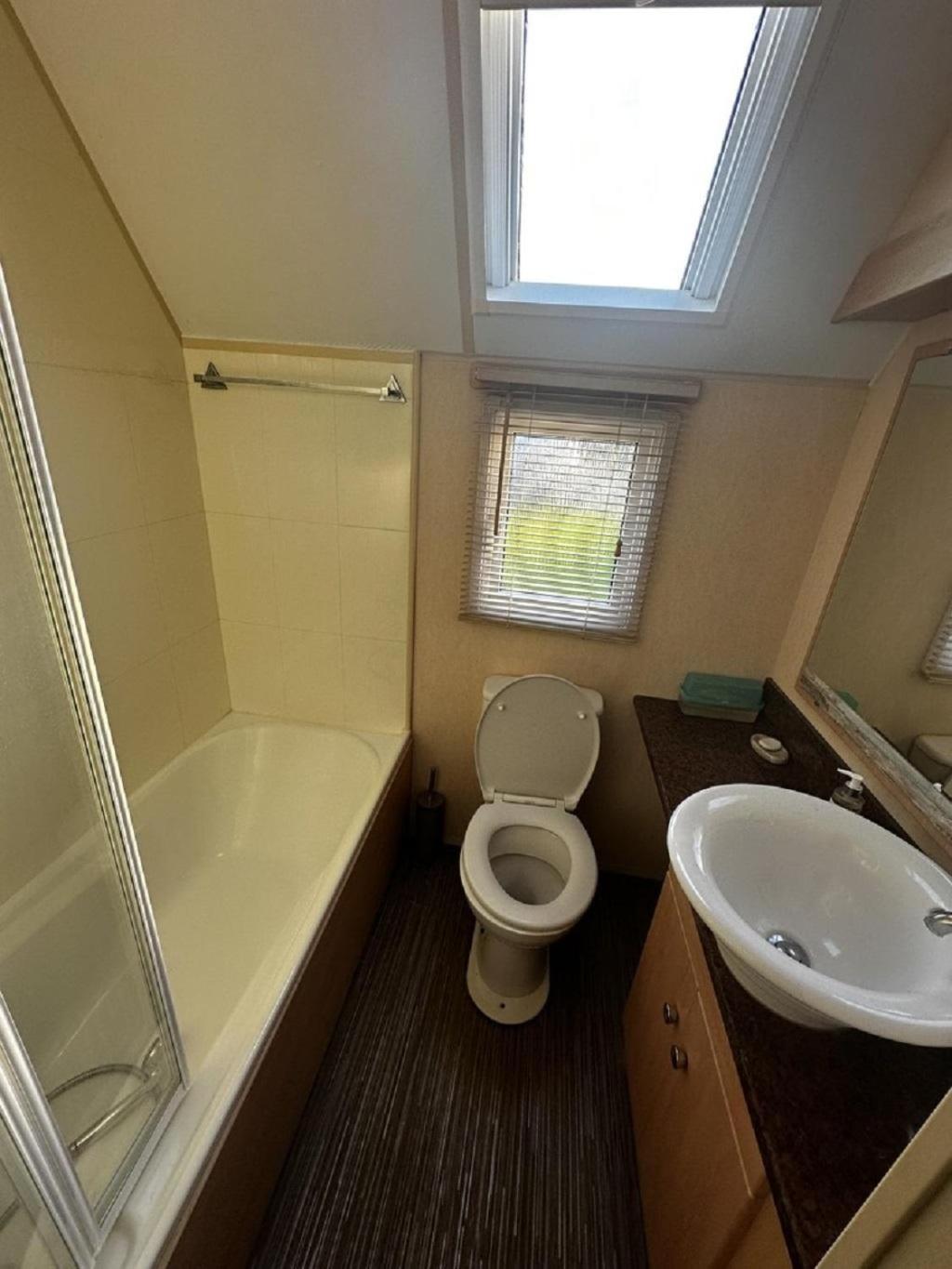 Great Caravan For Hire With Pond Views At Manor Park Holiday Park Ref 23228k