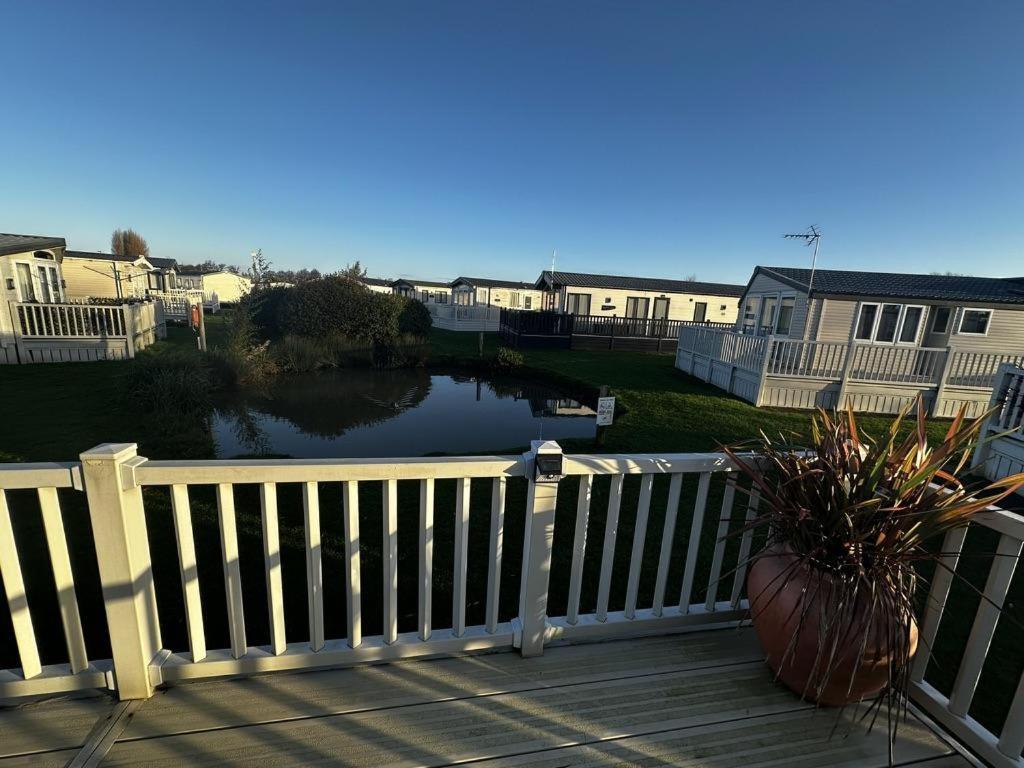 Great Caravan For Hire With Pond Views At Manor Park Holiday Park Ref 23228k Hunstanton