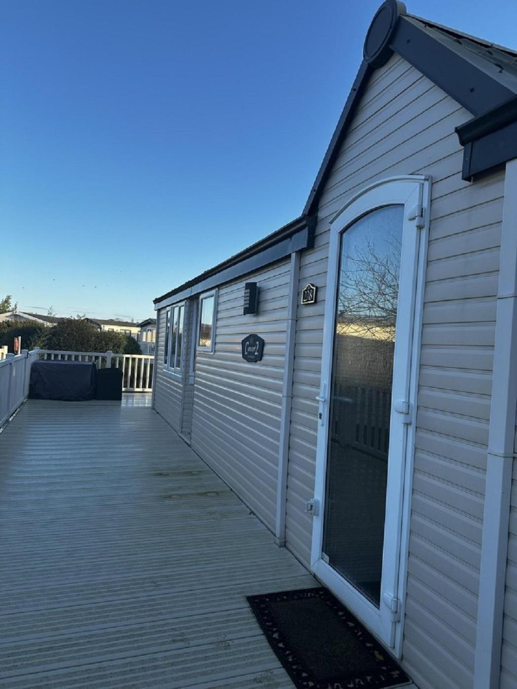Great Caravan For Hire With Pond Views At Manor Park Holiday Park Ref 23228k Hunstanton