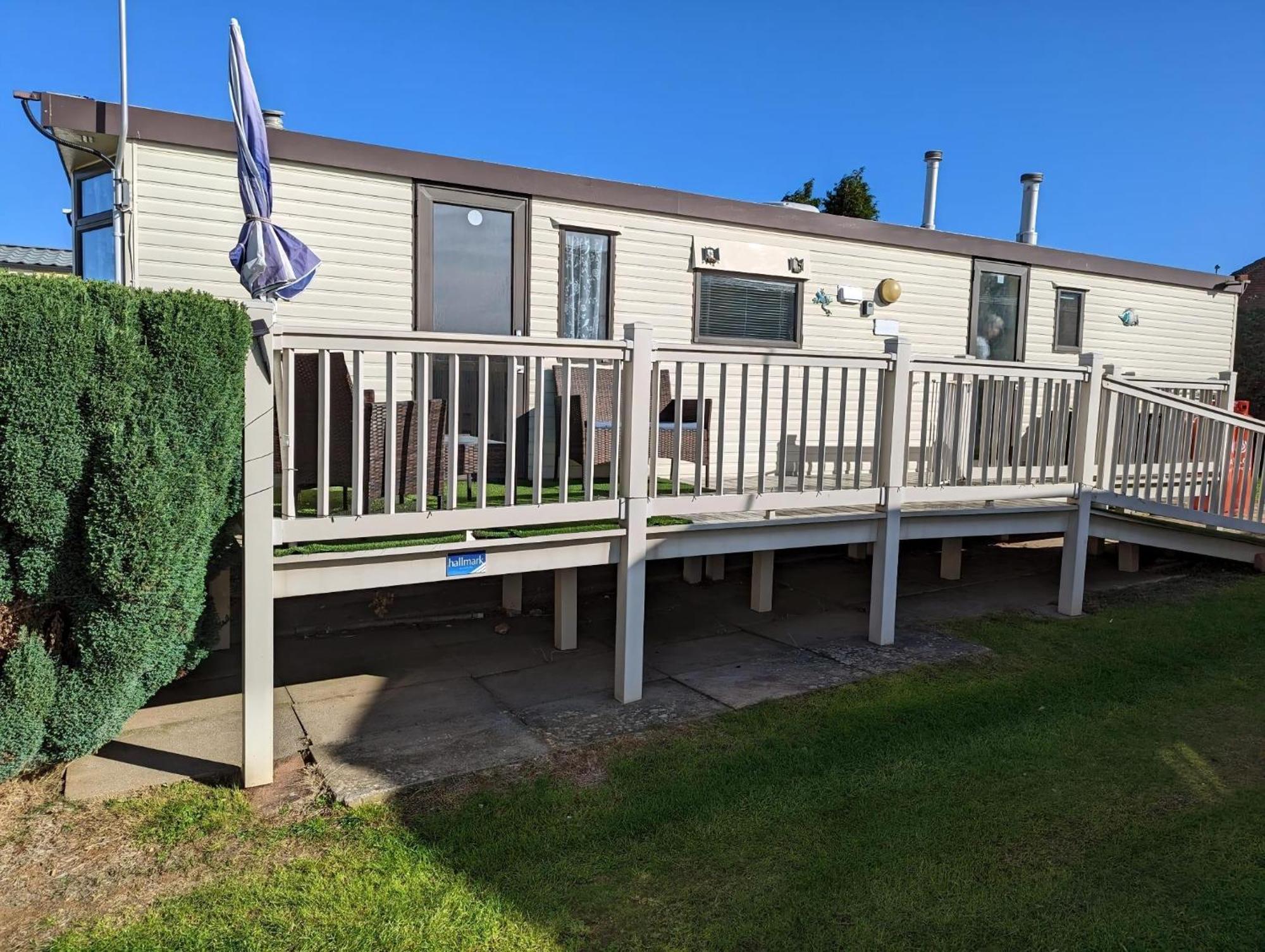 Campsite Superb Caravan With Decking Close To In Norfolk Ref 23060s *