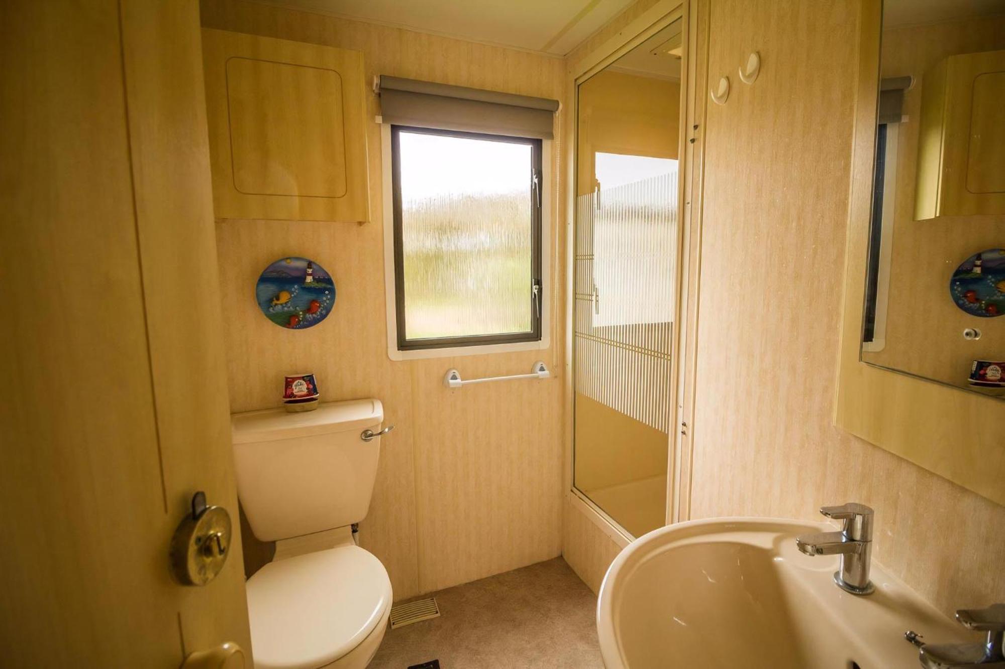 Superb Caravan With Decking Close To In Norfolk Ref 23060s Campsite *