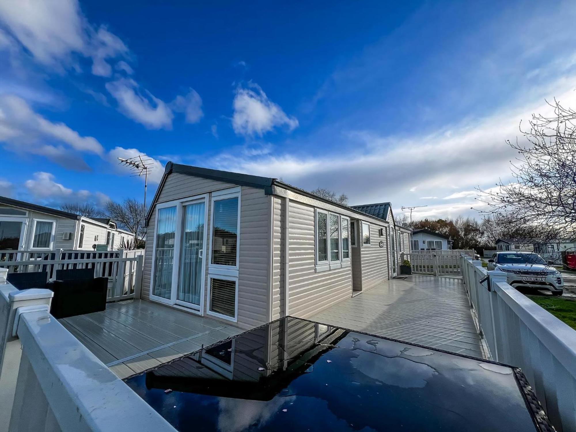Great Caravan For Hire With Pond Views At Manor Park Holiday Park Ref 23228k * Hunstanton
