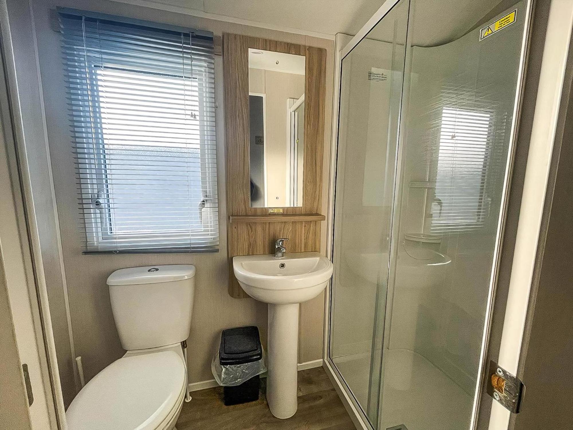 Stunning Caravan For Hire Nearby In Norfolk Ref 23050s Campsite