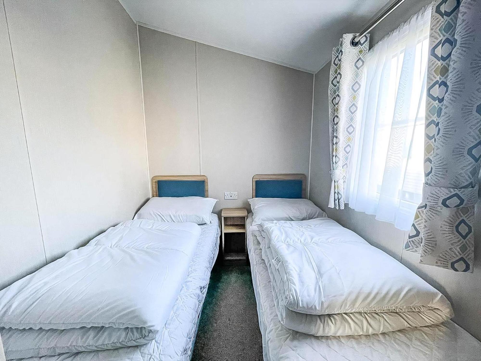 Stunning Caravan For Hire Nearby In Norfolk Ref 23050s Campsite Hunstanton